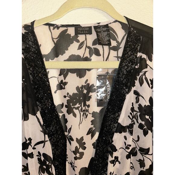 Nicole by Nicole Miller Neutral Way Boho Uptown Beaded Floral Blossom V-neck Top - Picture 3 of 9